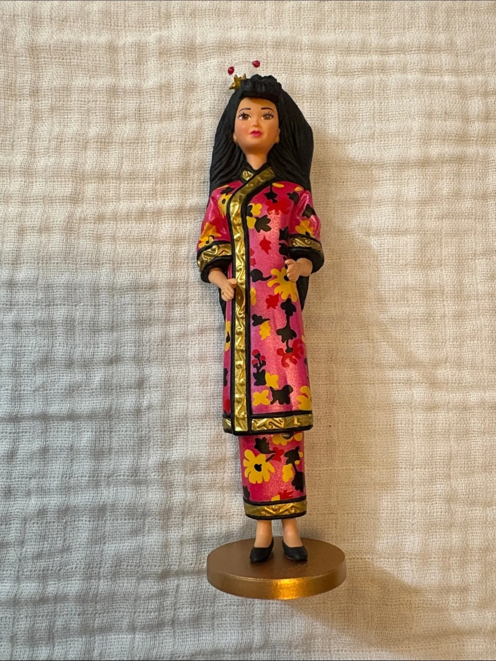 Hallmark Keepsake Chinese Barbie Ornament Dolls of the World 1997